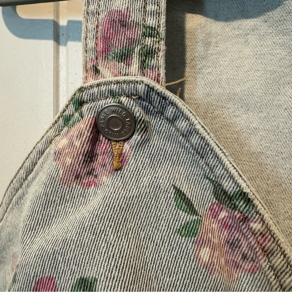 Wild Fable Light Wash Denim Floral Crop Top with Pink Roses - Picture 8 of 9